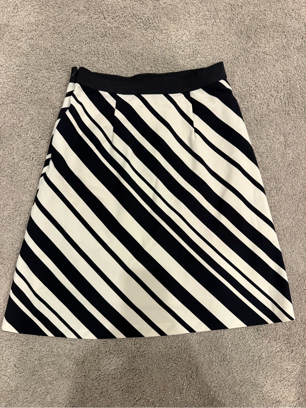 Ann Taylor Black & White Striped A-Line Skirt – Size 2